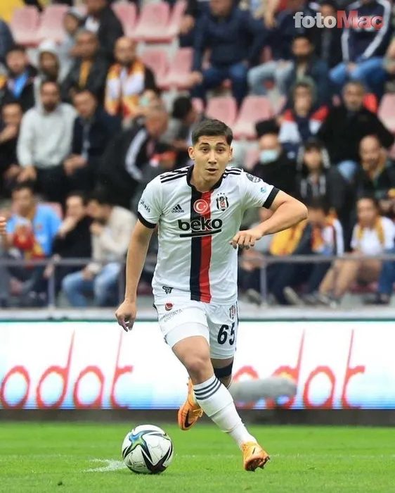 besiktasin eski yildizi galatasaraya transferde buyuk surpriz 9 zyAsHRaq