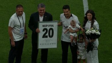 Beşiktaş'tan Necip Uysal'a duygusal veda! İşte o anlar 6 besiktastan necip uysala duygusal veda iste o anlar knN7Menj