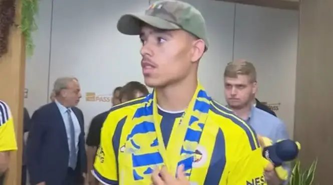 canli bu sevginin karsiligini verecegim fenerbahce mason greenwooda kavustu binlerce taraftar havalimanina akin UF4hsdY8