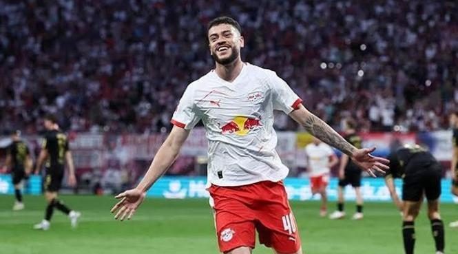 canli galatasaray ve fenerbahce transferde karsi karsiya amac burnleyin yildizi 8 vQ5afhbd