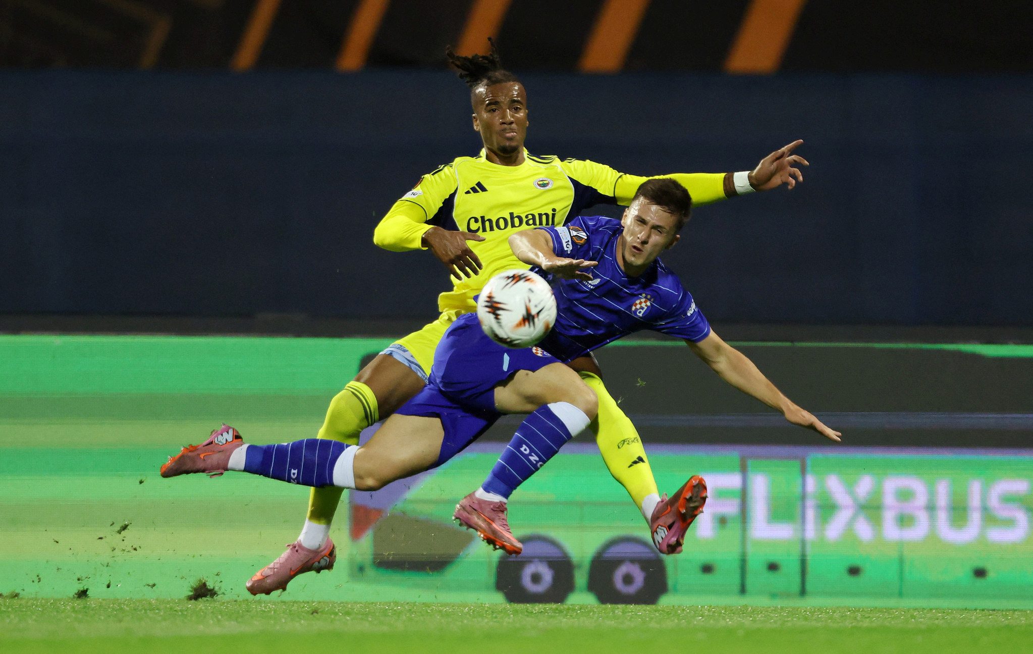 Chelsea ve Manchester United, Fenerbahçe'nin yıldızını istiyor! 10 chelsea ve manchester united fenerbahcenin yildizini istiyor 8 eZs4FNF2