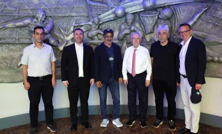 Chobani'nin kurucusu Hamdi Ulukaya'dan Fenerbahçe Başkanı Aziz Yıldırım'a ziyaret 1 chobaninin kurucusu hamdi ulukayadan fenerbahce baskani aziz yildirima ziyaret DvujIgz2