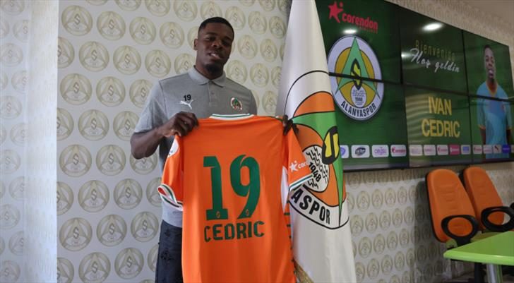 Corendon Alanyaspor'dan santrfor transferi! 1 corendon alanyaspordan santrfor transferi r37ImyBl
