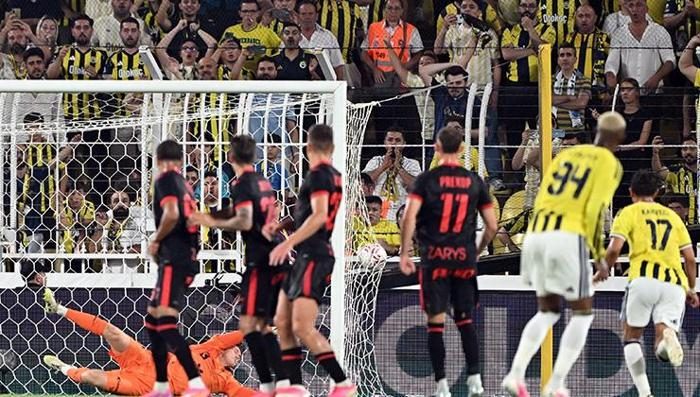 'Daha evvel bu türlü bir şey yaşamamıştım!' Polonya'da Fenerbahçe-Gornik Zabrze maçının yankıları... 5 daha evvel bu turlu bir sey yasamamistim polonyada fenerbahce gornik zabrze macinin yankilari 3 795VM3sT