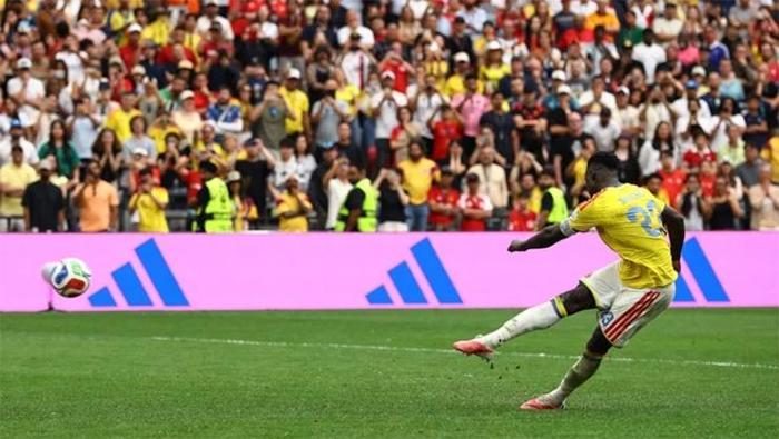 Davinson Sanchez penaltı kaçırdı, gözyaşlarını tutamadı 'Kaderin kendisine kurduğu oyun' 11 davinson sanchez penalti kacirdi gozyaslarini tutamadi kaderin kendisine kurdugu oyun 9 8JJdzLvB