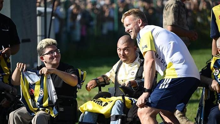 dirk kuyt birinci kere acikladi fenerbahceye donme hayalim daima vardi aziz yildirim ve KnkujBKi