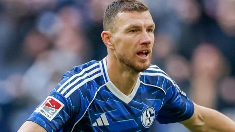 edin dzeko fenerbahcenin yeni formasina hayran kaldi uzun uzun bakti taraftalar yorum yagdirdi 0 T33IsAX7