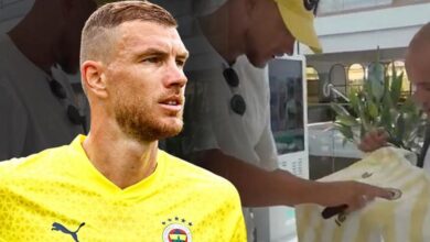 Edin Dzeko, Fenerbahçe'nin yeni formasına hayran kaldı! Uzun uzun baktı, taraftalar yorum yağdırdı 4 edin dzeko fenerbahcenin yeni formasina hayran kaldi uzun uzun bakti taraftalar yorum yagdirdi e7Pla4NM