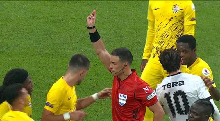 Eyüpspor 10 kişi kaldı! 1 eyupspor 10 kisi kaldi 7BZeLREk