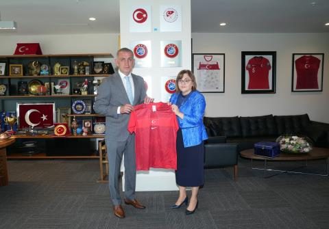 Fatma Şahin, TFF Başkanı Hacıosmanoğlu'nu Ziyaret Etti 3 fatma sahin tff baskani haciosmanoglunu ziyaret etti 1 lXjG3w1g