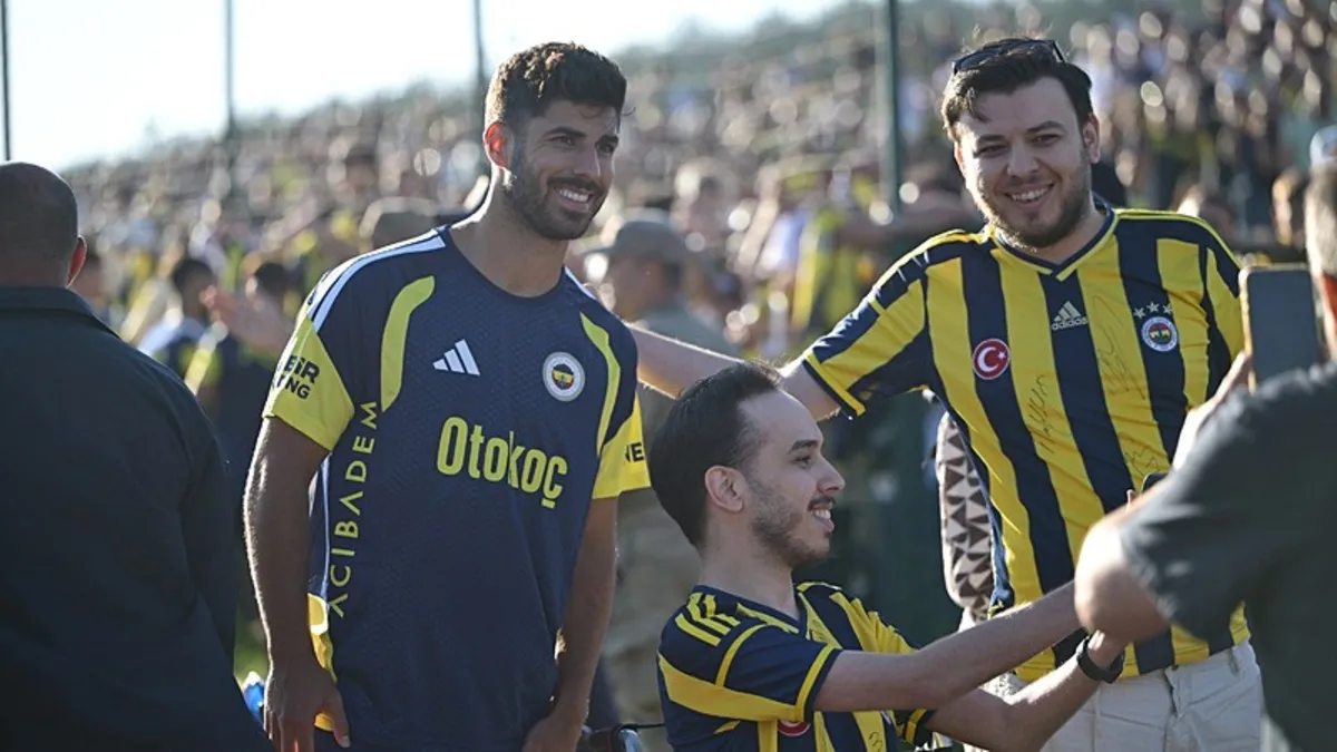 Fenerbahçe çalışmalarını taraftara açık antrenmanla sürdürdü 20 fenerbahce calismalarini taraftara acik antrenmanla surdurdu kKuSsfPh