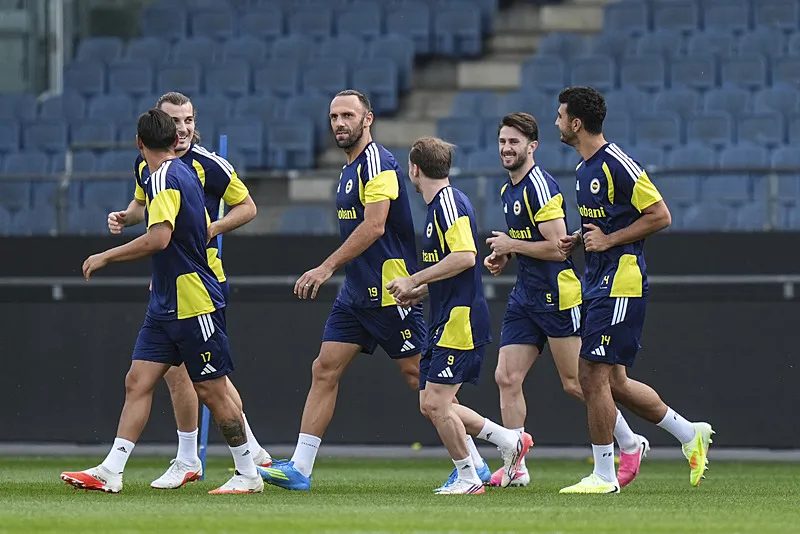 Fenerbahçe Devler Ligi aşkına sahada! İşte İsmail Kartal'ın Sturm Graz maçı olası 11'i 7 fenerbahce devler ligi askina sahada iste ismail kartalin sturm graz maci olasi 11i 5 ttJkXtY4