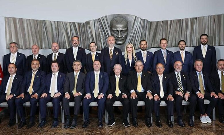 Fenerbahçe Futbol AŞ'de 7 yönetim kurulu üyesi istifa etti 1 fenerbahce futbol asde 7 yonetim kurulu uyesi istifa etti C3MakjLw