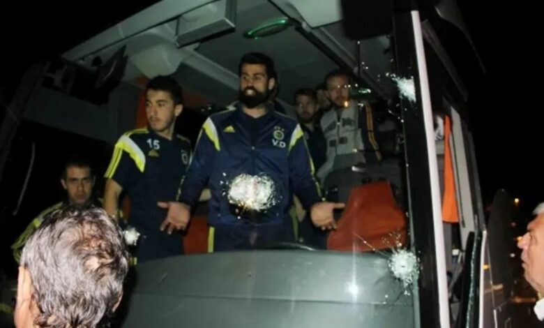 Fenerbahçe otobüsüne hücum soruşturmasında 5 şüpheliye operasyon! Adalet Bakanı Akın Gürlek açıkladı 1 fenerbahce otobusune hucum sorusturmasinda 5 supheliye operasyon adalet bakani akin gurlek acikladi AiN7beqg