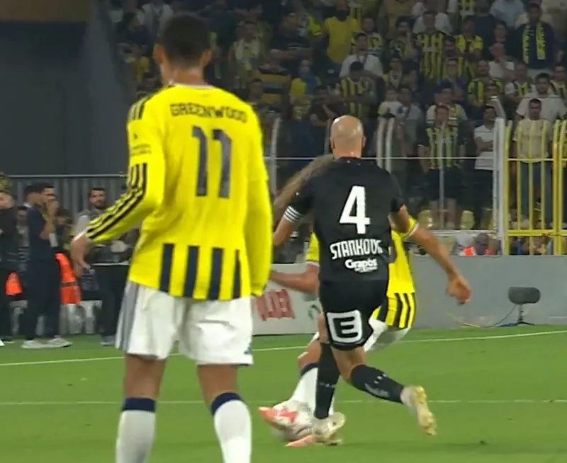 fenerbahce sturm graz macinda skandal karar kirmizi cikmadi 0 CmDHaCFS