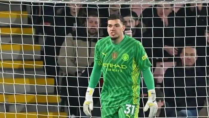 Fenerbahçe'de dananın kuyruğu kopuyor! Vakit geldi çattı: Aziz Yıldırım-Ederson masaya oturuyor 3 fenerbahcede dananin kuyrugu kopuyor vakit geldi catti aziz yildirim ederson masaya oturuyor 1 6hNtl5Z2