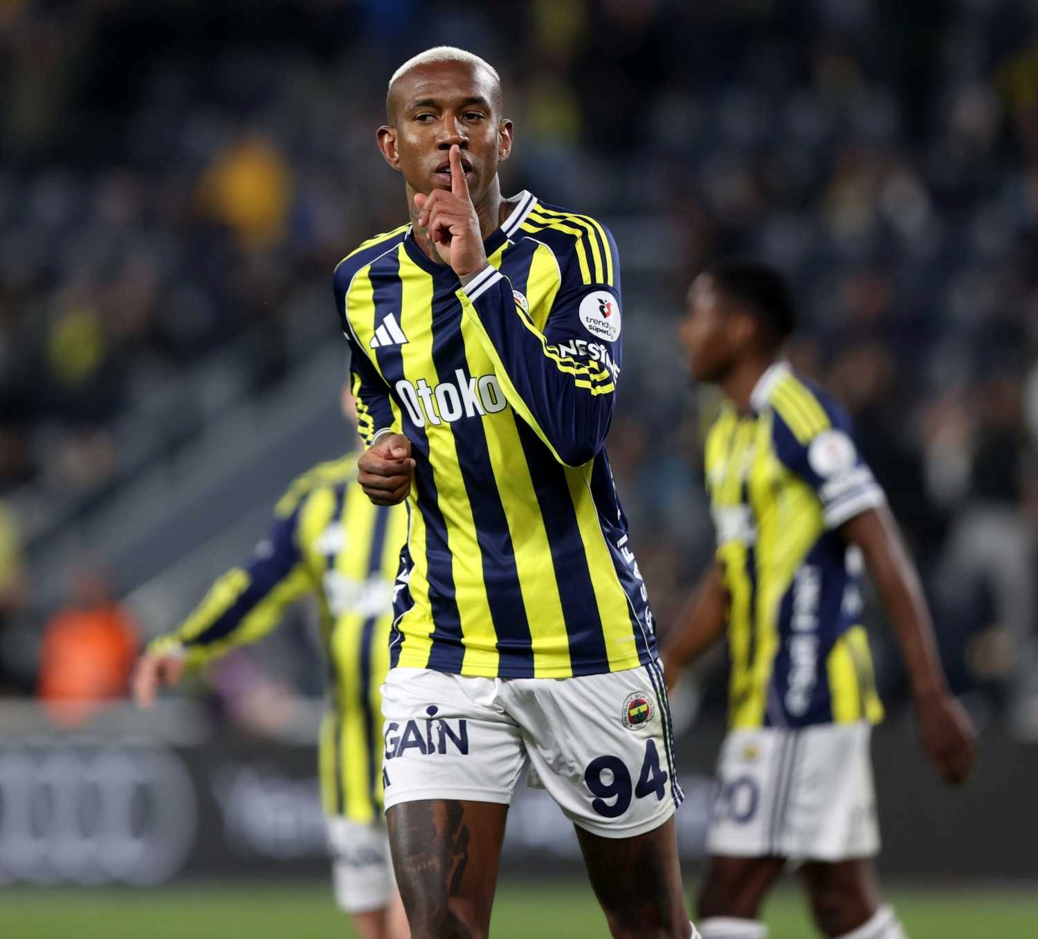 Fenerbahçe'de flaş ayrılık iddiası! Premier Lig'in yeni ekibi o yıldız için devrede 8 fenerbahcede flas ayrilik iddiasi premier ligin yeni ekibi o yildiz icin devrede 6 CnIHN5cf