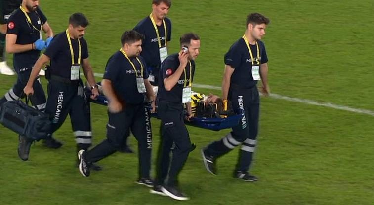 fenerbahcede korkutan sakatlik sedyeyle cikti peeY57XT
