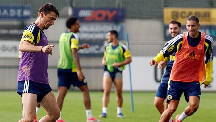 fenerbahcede nathan ake sevinci gornik zabrze rovansi oncesi uygun haber 1 H4rf8y49