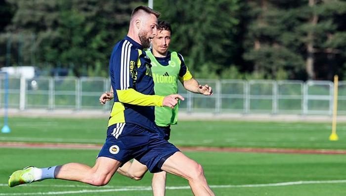 Fenerbahçe'de sakatlık depremi! Gece yarısı MR'a girdi... 2 fenerbahcede sakatlik depremi gece yarisi mra girdi 0 lKg2Yytu