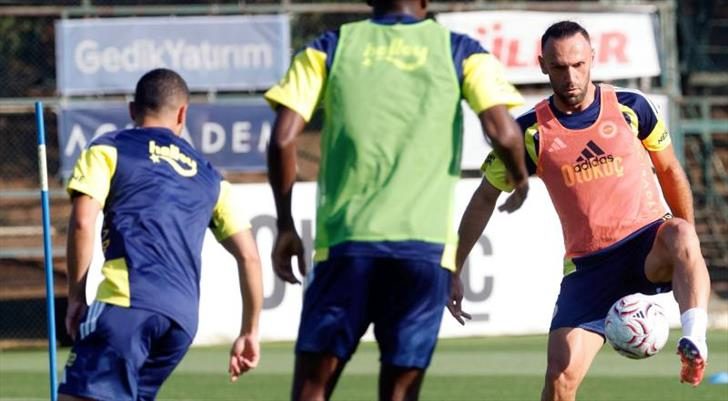 Fenerbahçe'de Sturm Graz maçı hazırlıkları devam etti! 1 fenerbahcede sturm graz maci hazirliklari devam etti vDE4NDsD