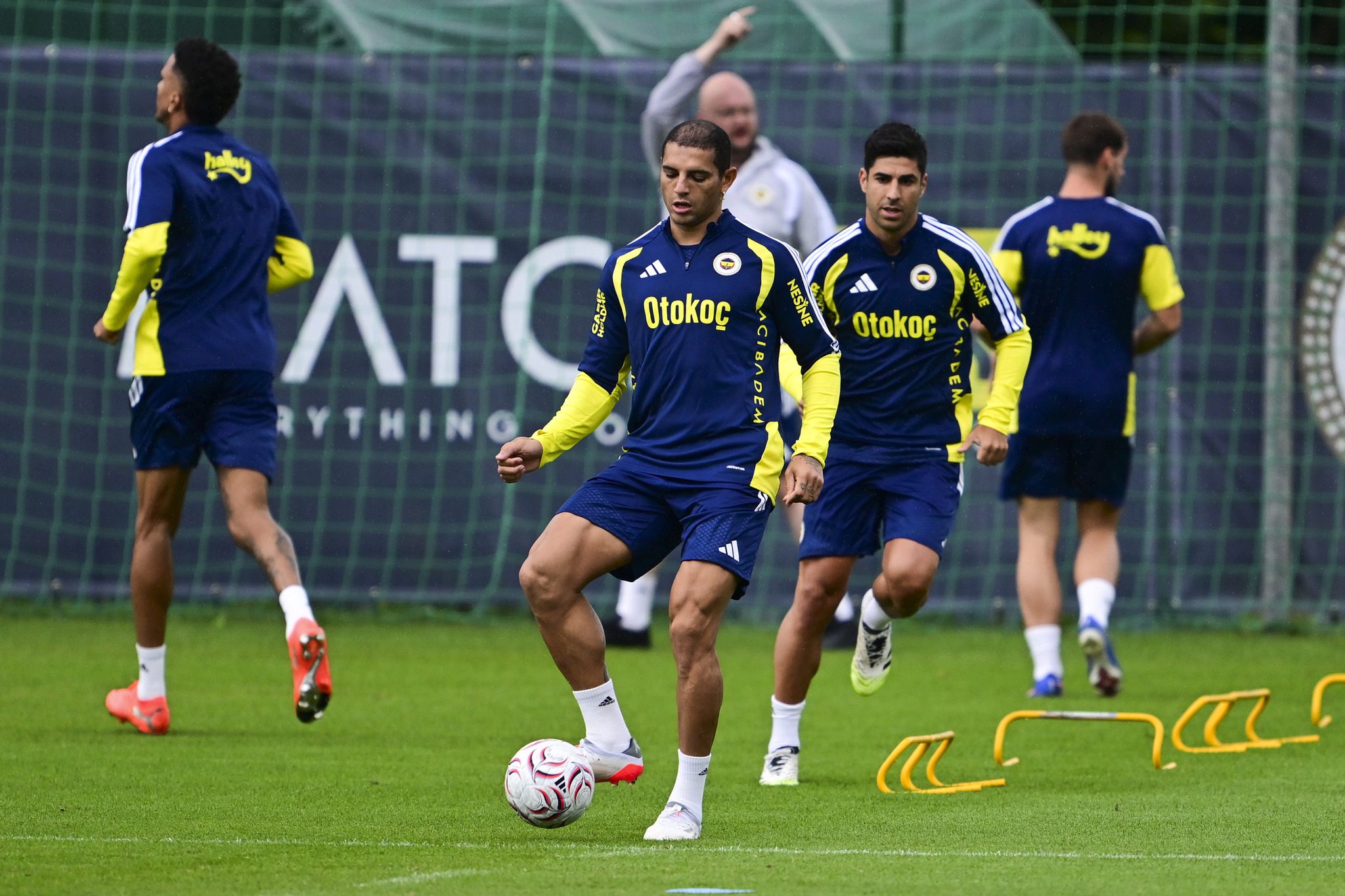 fenerbahcede surpriz ayrilik ihtimali devre arasinda gelmisti 4