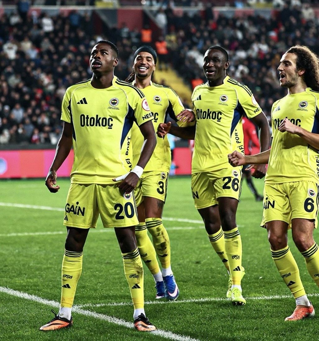 fenerbahcede surpriz ayrilik ihtimali devre arasinda gelmisti 5