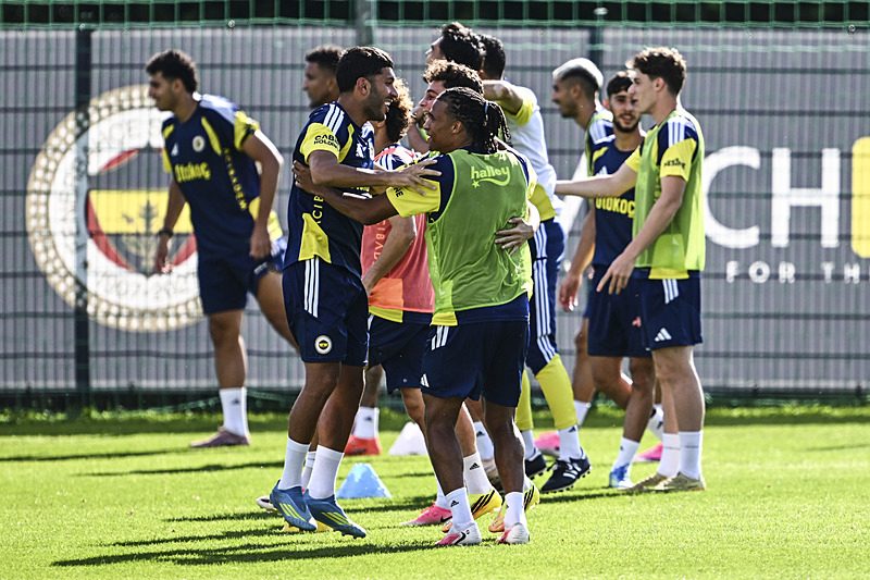 Fenerbahçe'de takım operasyonu! Beklenen veda gerçekleşiyor 2 fenerbahcede takim operasyonu beklenen veda gerceklesiyor 0 h5A3QyaU