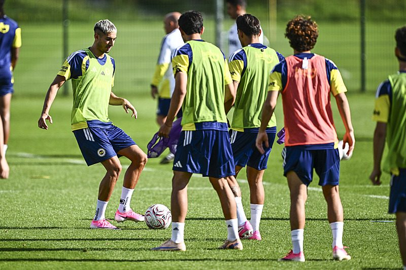 Fenerbahçe'de takım operasyonu! Beklenen veda gerçekleşiyor 3 fenerbahcede takim operasyonu beklenen veda gerceklesiyor 1 wX9BgqQr