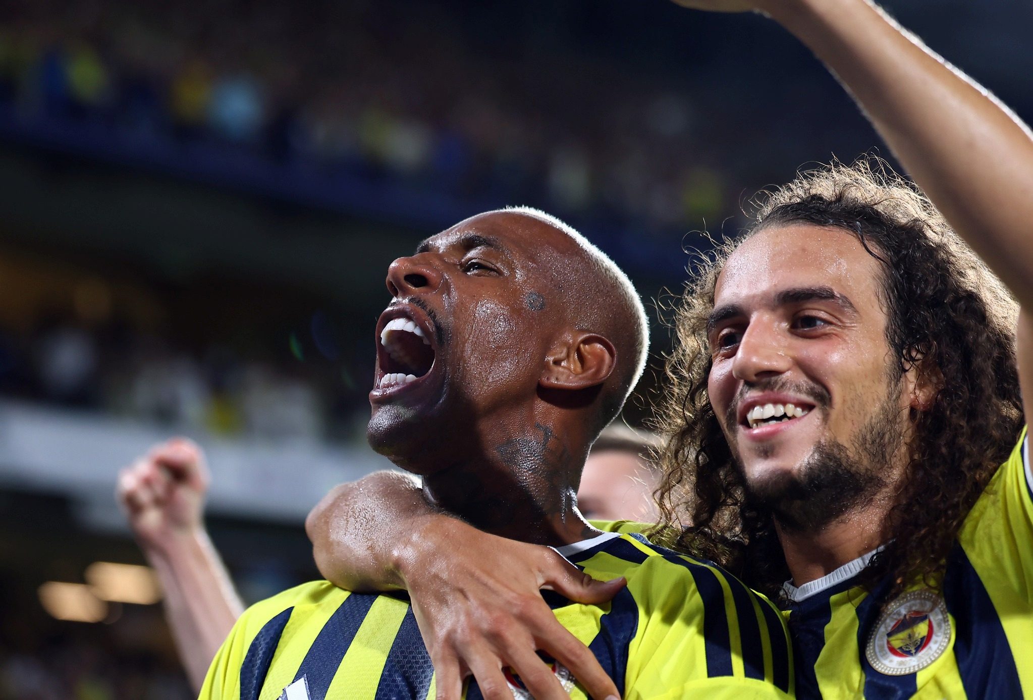 fenerbahceden galatasaraya 60 milyon euroluk calim dev teklifi acikladilar 2 JvpvpXcK