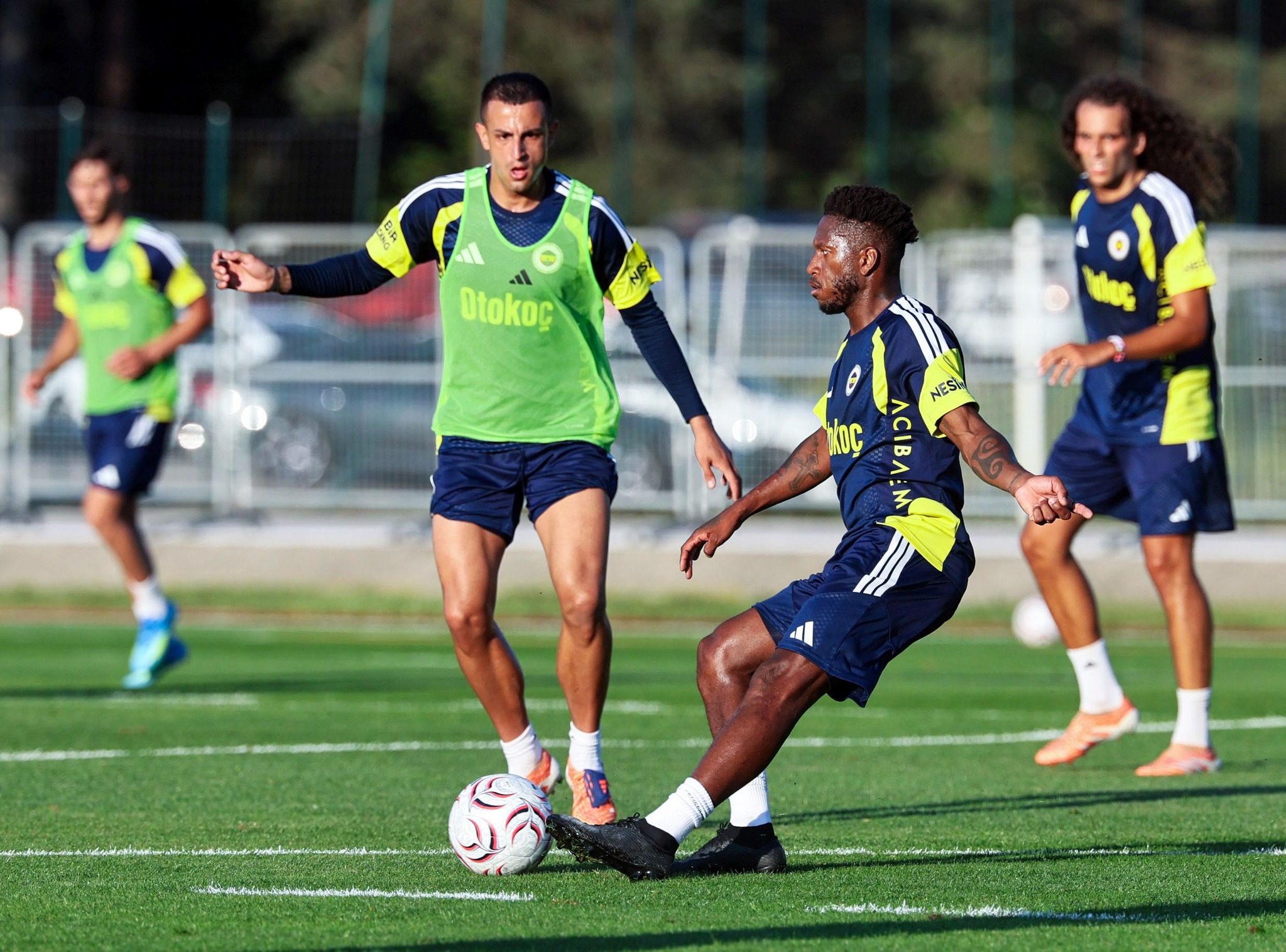 fenerbahceden galatasaraya yilin transfer calimi 2 J2AeZUDw