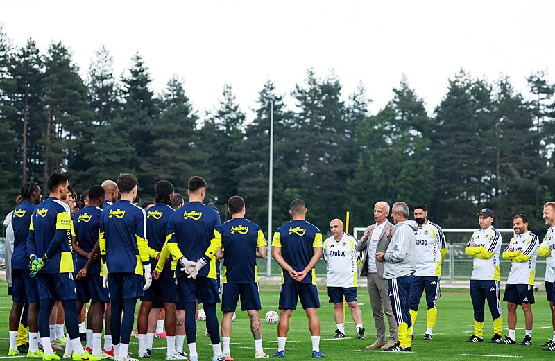 Fenerbahçe'nin listesindeki yıldız başka takımla anlaşma aşamasında 2 fenerbahcenin listesindeki yildiz baska takimla anlasma asamasinda 0 fsftLJYT