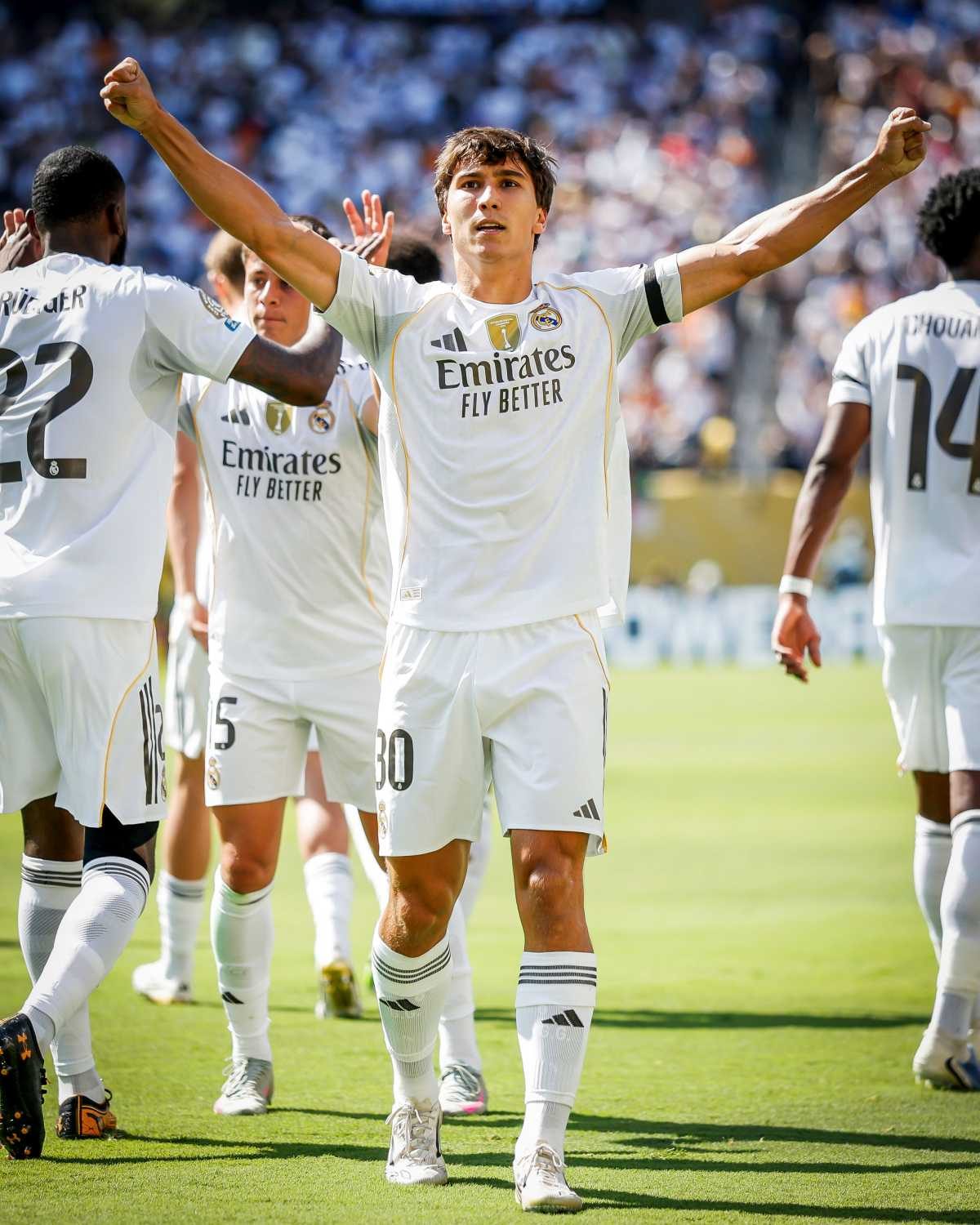 fenerbahcenin yeni golcusu real madridden mourinhodan transfere onay 1 9Dq4T2NJ