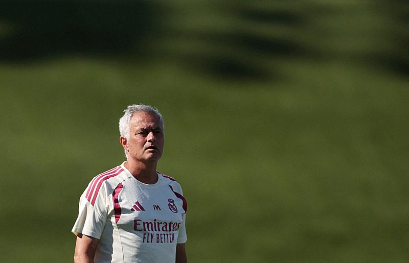 fenerbahcenin yeni golcusu real madridden mourinhodan transfere onay 4 izHulM2j