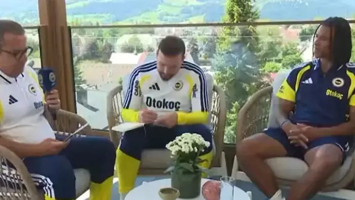 Fenerbahçe'nin yeni yıldızı Ake birinci kere açıkladı: 'Ederson'la konuştum' | 'Şampiyonluk için savaşacağız' 10 fenerbahcenin yeni yildizi ake birinci kere acikladi edersonla konustum sampiyonluk icin savasacagiz 8 t8tUinPI