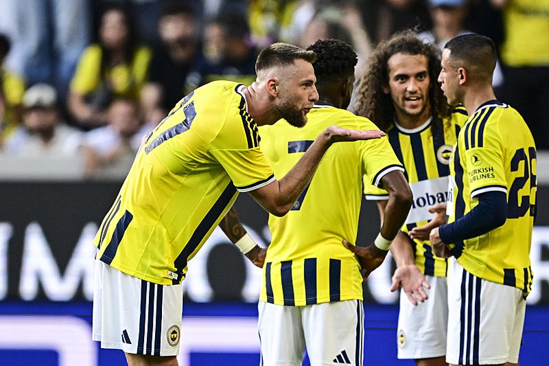Fenerbahçe'nin yıldızına Komşu'dan sürpriz talip! 2 fenerbahcenin yildizina komsudan surpriz talip 0 ZkM2yw4G
