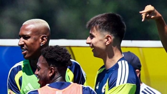 Fenerbahçe'nin yıldızının aklını çelmeye çalışıyorlar! 'Ne olur, bize gel' | Transfer itirafı 3 fenerbahcenin yildizinin aklini celmeye calisiyorlar ne olur bize gel transfer itirafi 1 IiAnVGRO