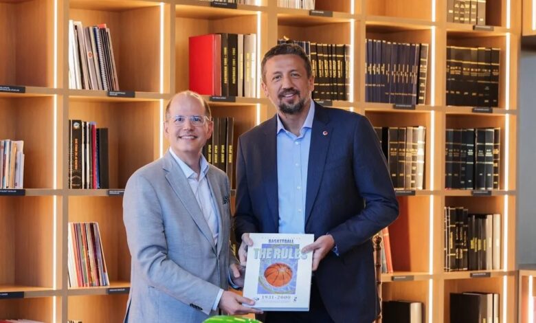 FIBA Genel Sekreteri Andreas Zagklis, TBF Kütüphanesi'ni ziyaret etti 1 fiba genel sekreteri andreas zagklis tbf kutuphanesini ziyaret etti iCyHqeMy