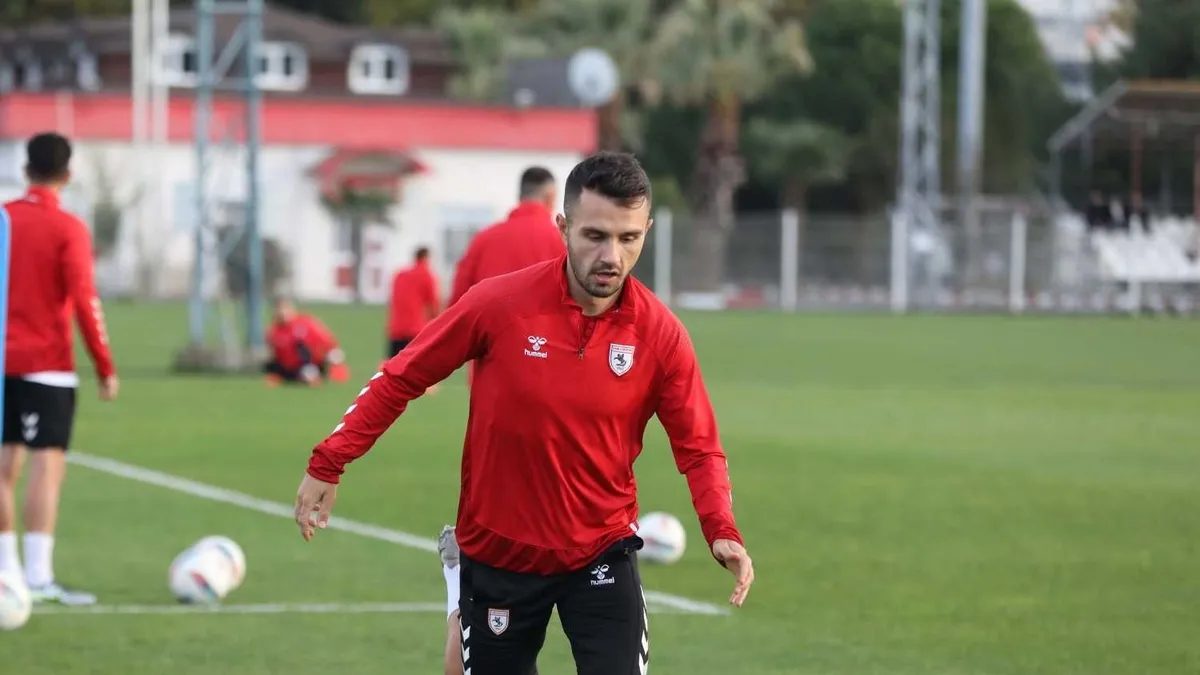 Fırtına'dan yerli atağı! Fatih Tekke'den transfere yeşil ışık 8 firtinadan yerli atagi fatih tekkeden transfere yesil isik cjFKqlHG