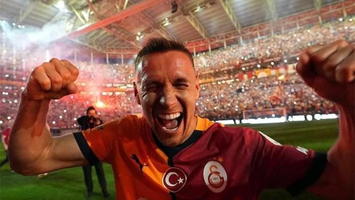 Frankowski'den Galatasaray itirafları 'Soyunma odasına girip...' Osimhen kelamları... 2 frankowskiden galatasaray itiraflari soyunma odasina girip osimhen kelamlari 0 BG94mjWi
