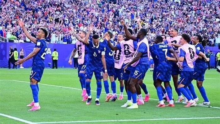 fransa paraguay saha ringe dondu yumruk ve tekmeler havada ucustu mbappe cildirdi pislesmemiz gerekiyorsa pislesiriz MG1mub7g