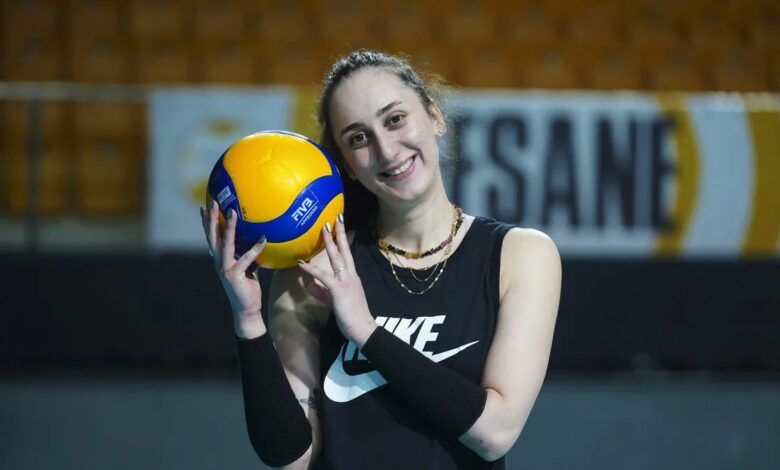 galatasaray daikin ulusal voleybolcu ayca aykaci takimina kattigini acikladi 2JIKYZKX