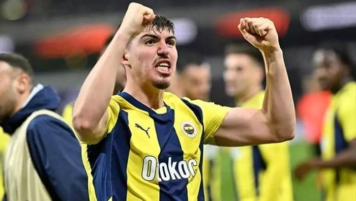 Galatasaray, Fenerbahçe'den ayrılan bir ismi daha istiyor! Jhon Duran'dan sonra... 4 galatasaray fenerbahceden ayrilan bir ismi daha istiyor jhon durandan sonra 2 3IhvpNDS