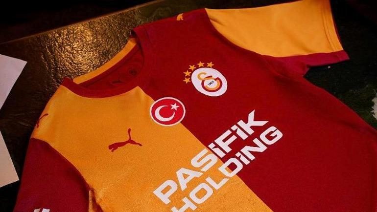 Galatasaray yeni dönem formalarını tanıttı! Dikkat çeken ayrıntı 5 galatasaray yeni donem formalarini tanitti dikkat ceken ayrinti 3 KPVNI6JH