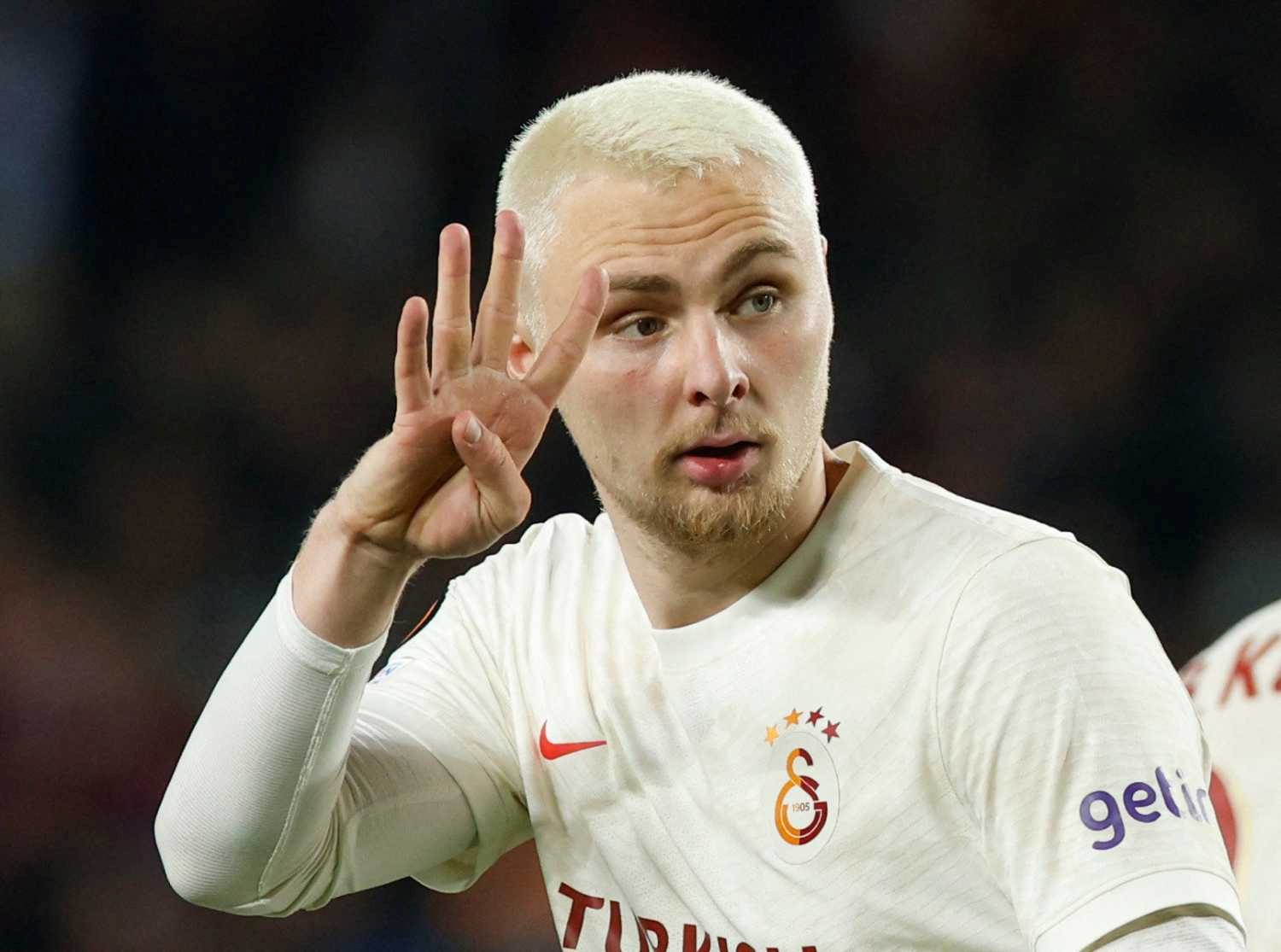 galatasarayda 104 depremi 2 oyuncuyla yollar ayrilacak 9 GEI6GIiw