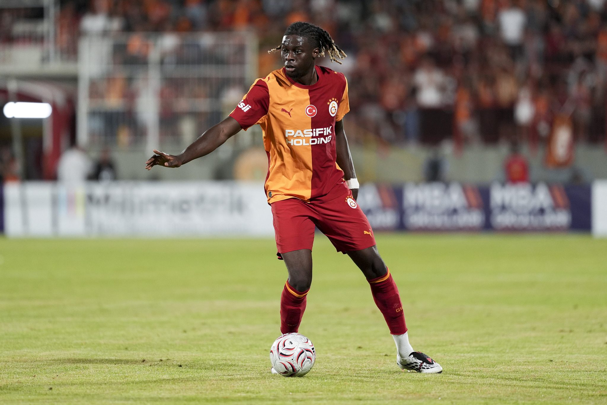 Galatasaray'da beklenen ayrılık gerçekleşiyor! Eski grubuna dönmek üzere 2 galatasarayda beklenen ayrilik gerceklesiyor eski grubuna donmek uzere 0 gDenLkWG