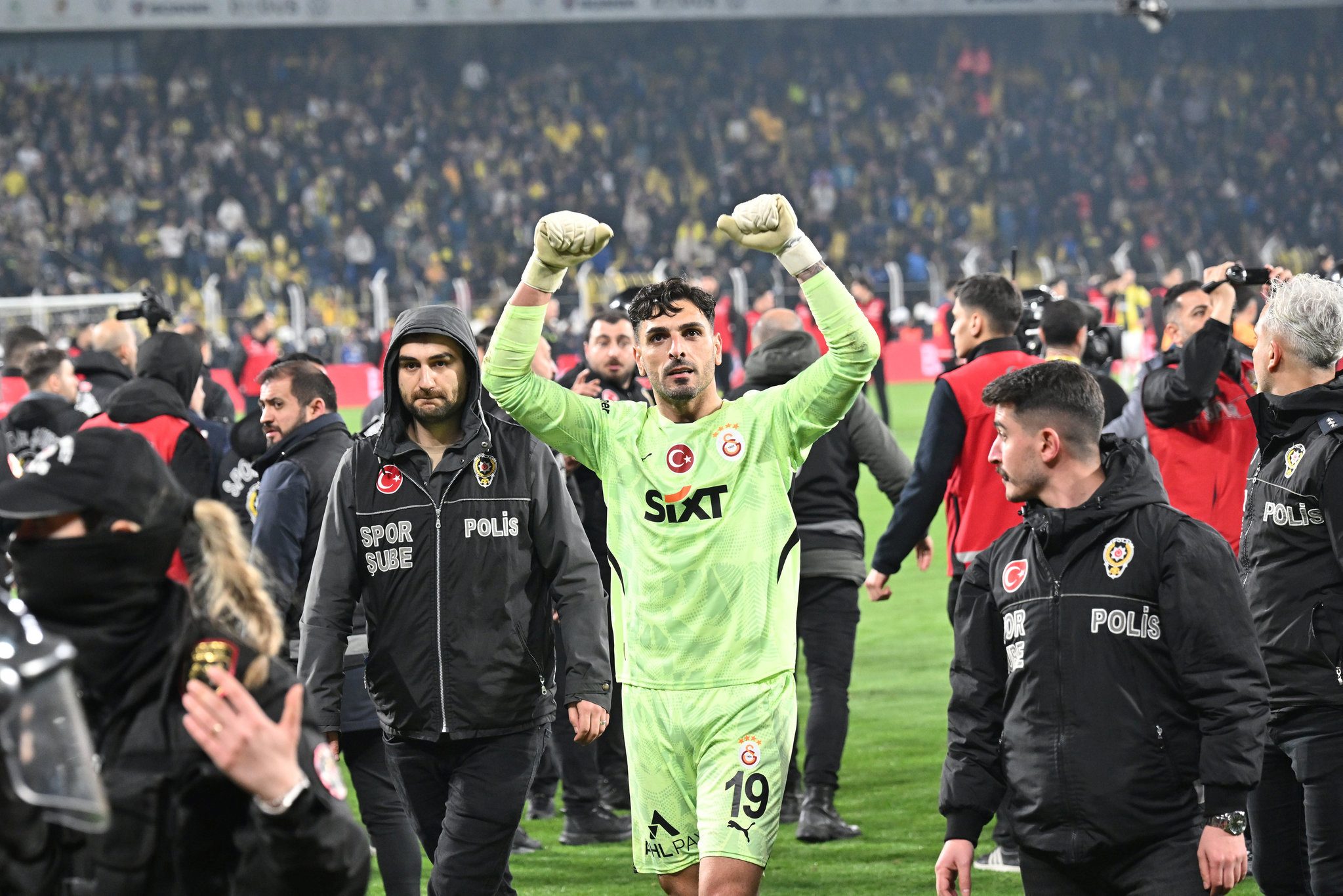 Galatasaray'da beklenen ayrılık gerçekleşiyor! Eski grubuna dönmek üzere 7 galatasarayda beklenen ayrilik gerceklesiyor eski grubuna donmek uzere 5 dXKY3Tkz