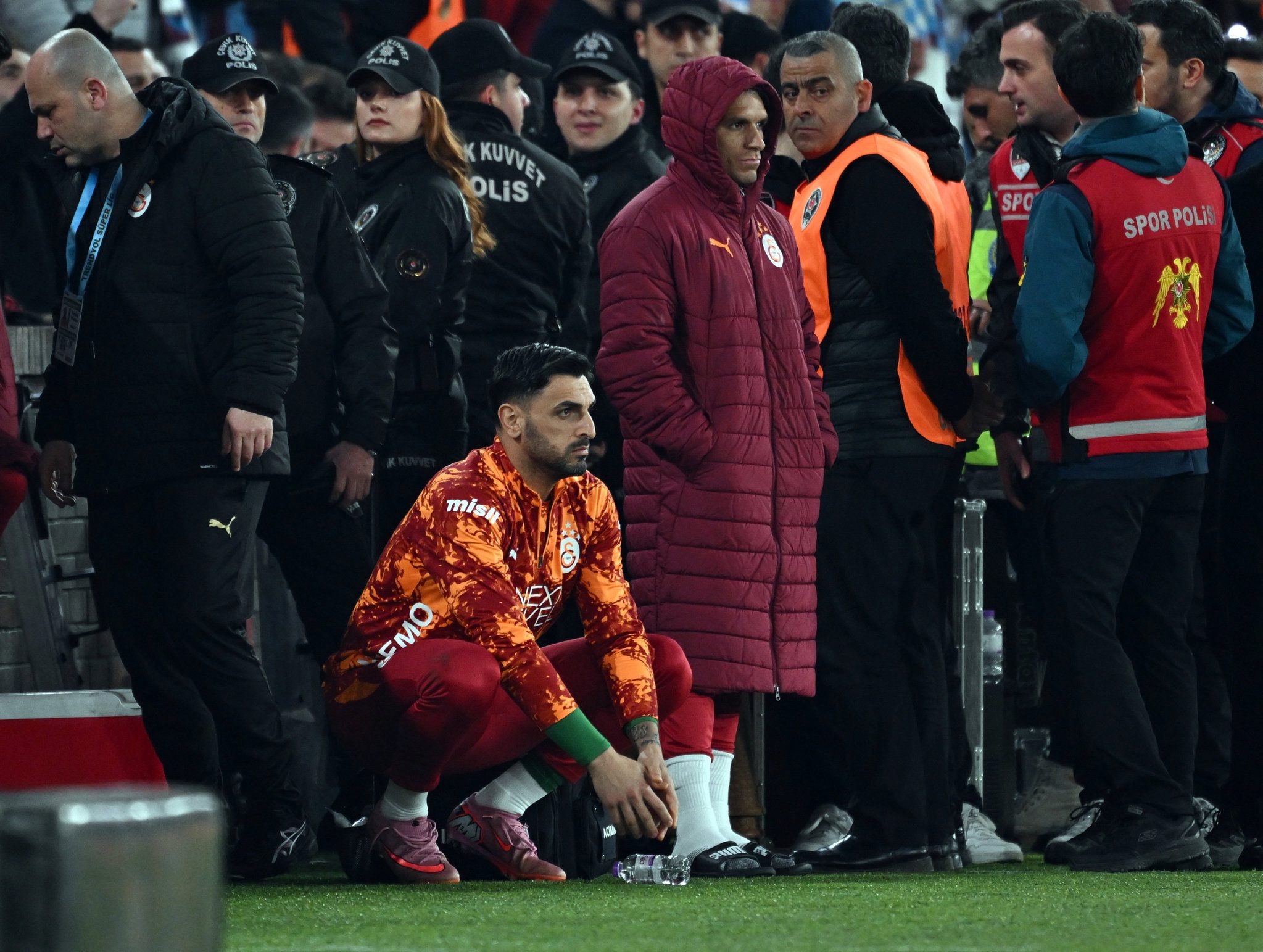 Galatasaray'da beklenen ayrılık gerçekleşiyor! Eski grubuna dönmek üzere 8 galatasarayda beklenen ayrilik gerceklesiyor eski grubuna donmek uzere 6 Wv4aXkNY