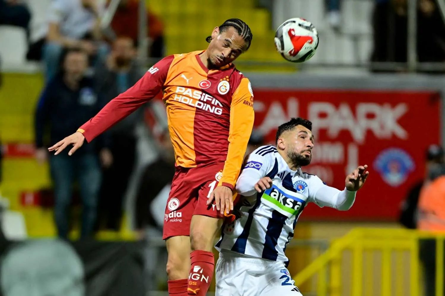 Galatasaray'da yıldız futbolcudan kritik karar! Ekipte kalacak 5 galatasarayda yildiz futbolcudan kritik karar ekipte kalacak 3 F6BbdeMC