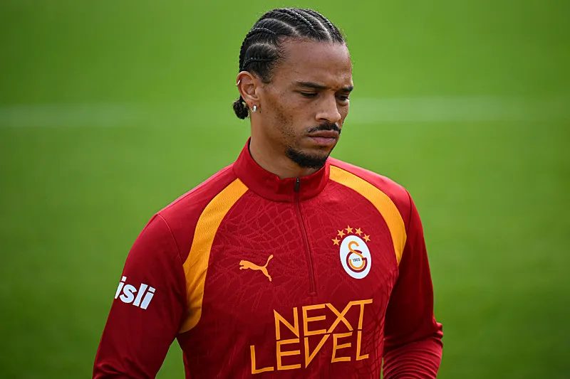 Galatasaray'da yıldız futbolcudan kritik karar! Ekipte kalacak 6 galatasarayda yildiz futbolcudan kritik karar ekipte kalacak 4 PUuGTenJ